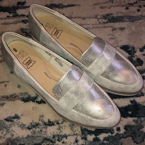 NWOT Metallic Loafers Size 8